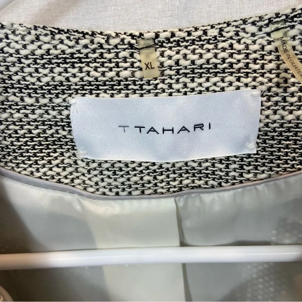 Tahari Brand Black and White Topper Jacket Collarless‎ Size XL